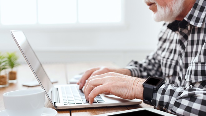 senior_person_checking_lifespan_calculator_on_laptop